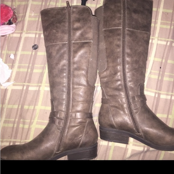 Women’s high. Boots, not real leather, size 7, never worn - Picture 3 of 5